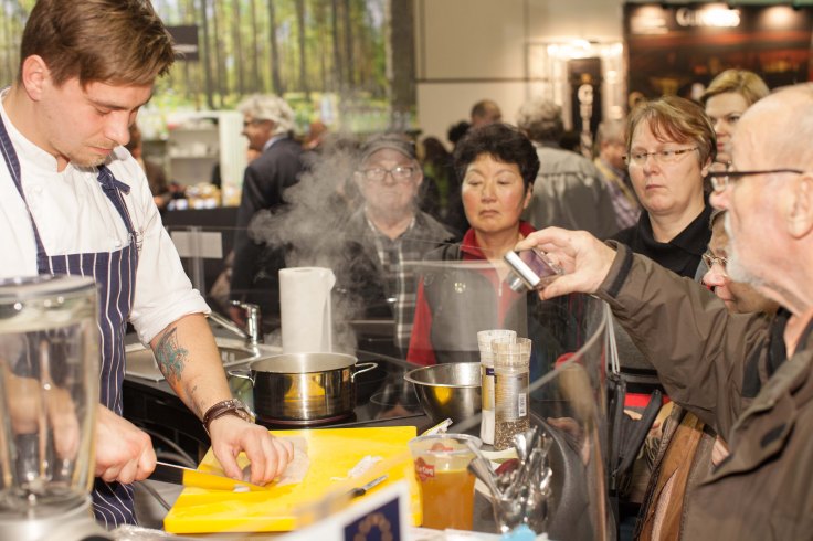 „Kalatsirkus“ restorani MEKK koka Nikita Ulitini eestvedamisel tõi Eesti stendile palju uudistajaid. Foto: Rene Suurkaev