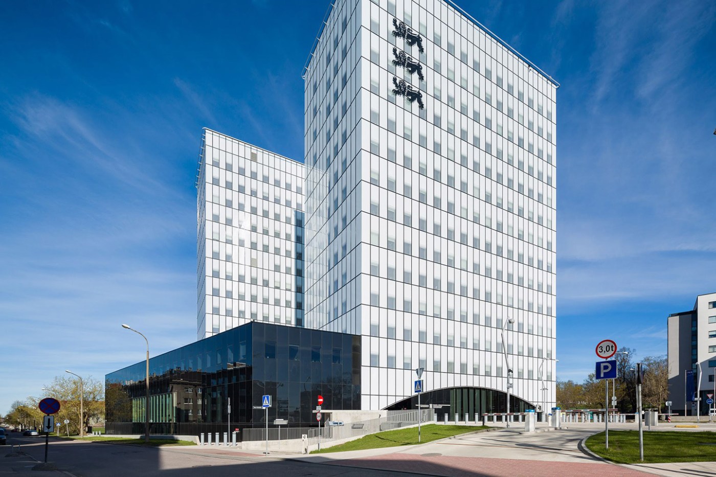 Vaade ministeeriumite ühishoonele Tallinna Tehnikakõrgkooli eest