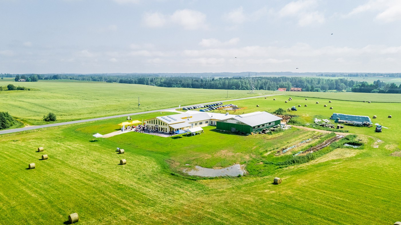 Suurtalu põldude keskel. Foto: Siim Kingisepp